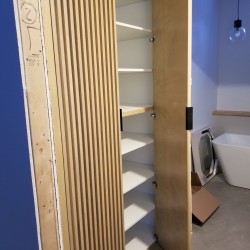 Portes à tasseaux de pin