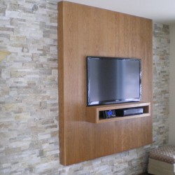 Pan de mur en cerisier huilé. Mur en bois