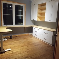 Modules en thermoplastique et merisier russe avec bureau "assis-debout" Modules en thermoplastique et merisier russe avec bureau "assis-debout"